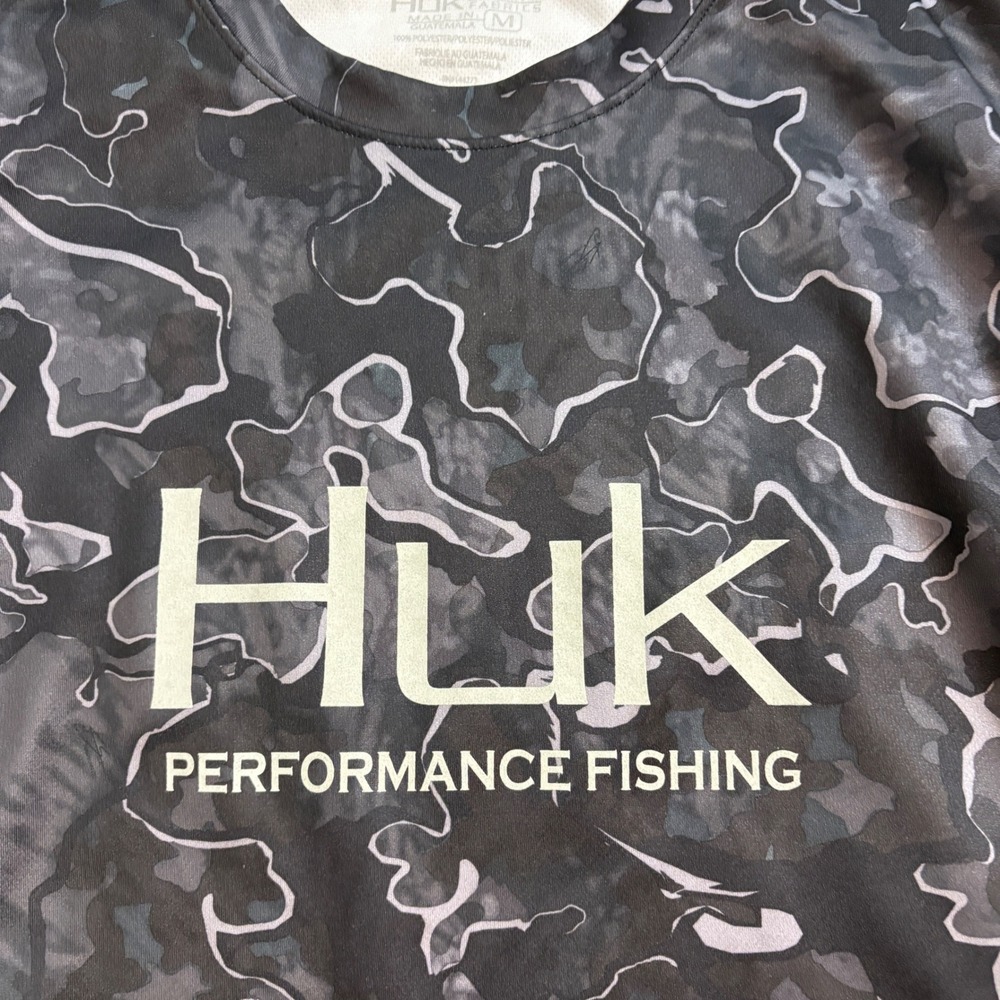 Huk Mens Performance Fishing Shirt Camo Short Sleeve Grey Black Size Medium - Picture 2 of 6
